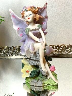 ☀️2/$20 Red Haired Purple Fairy Resin Figurine. Woodsy Setting. Fantasy | EUC